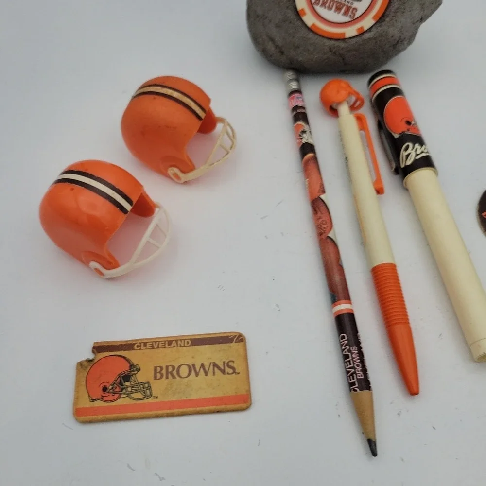 Cleveland Browns‎ Poker Chip, Browns Mini Helmet, And More